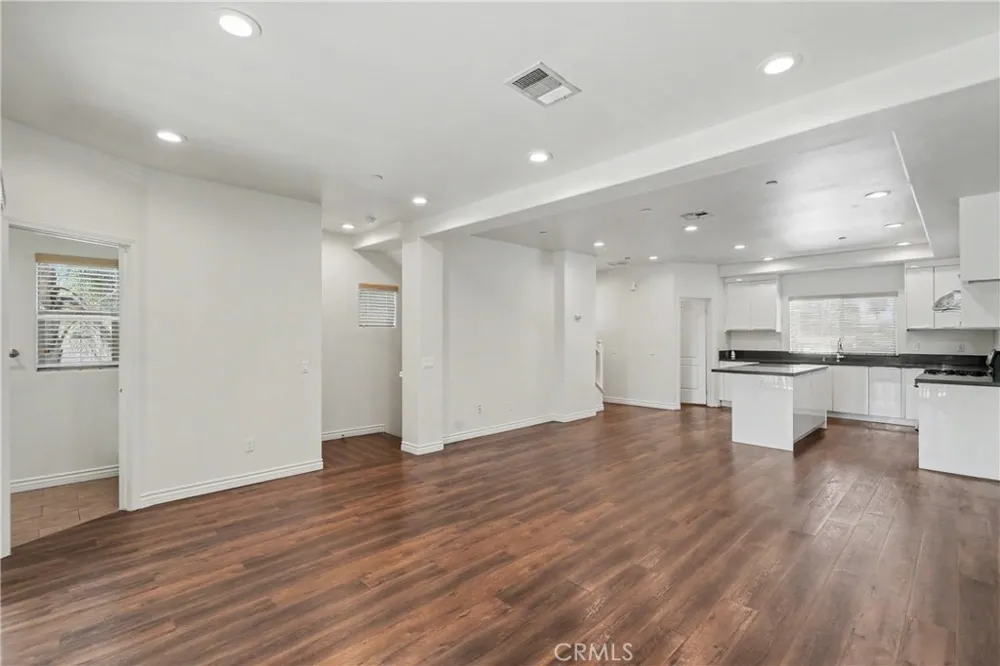 201 Azusa Avenue #6 Azusa, CA 91702