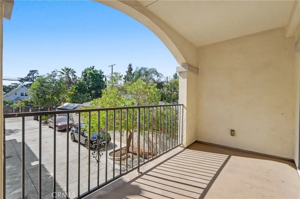 201 Azusa Avenue #6 Azusa, CA 91702