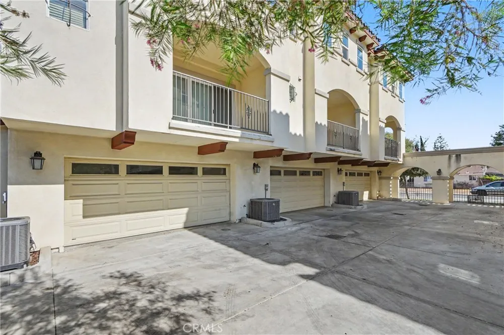 201 Azusa Avenue #6 Azusa, CA 91702