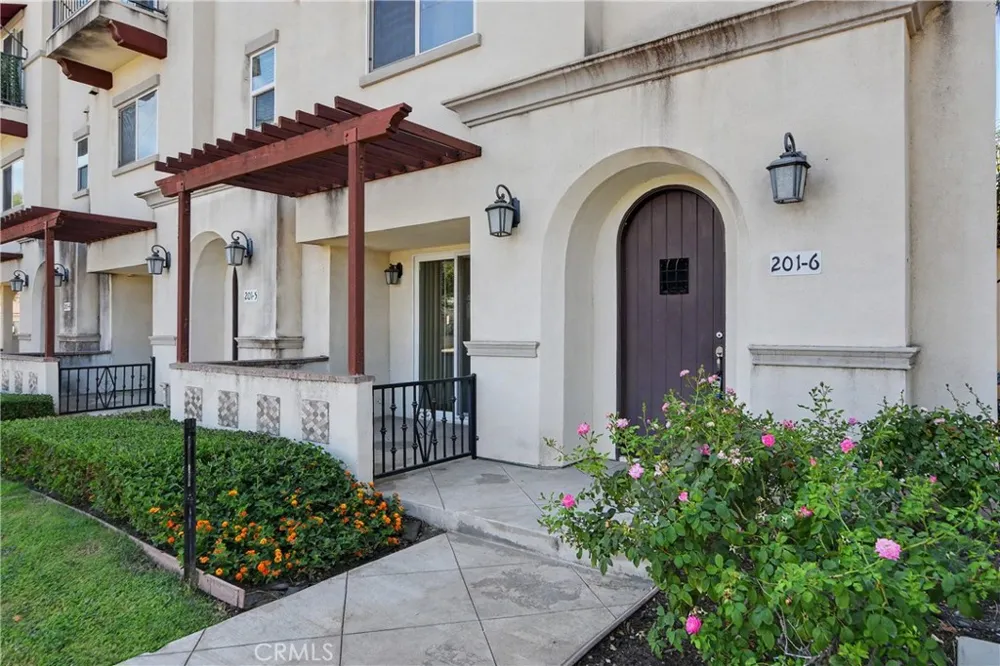 201 Azusa Avenue #6 Azusa, CA 91702