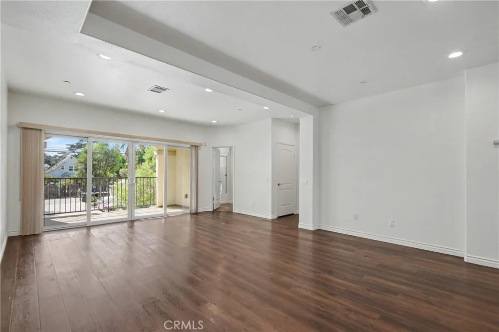 201 Azusa Avenue #6 Azusa, CA 91702