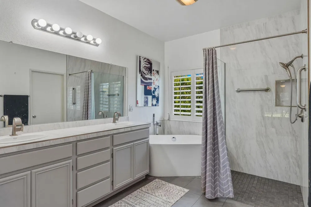 992 Mira Grande Palm Springs, CA 92262