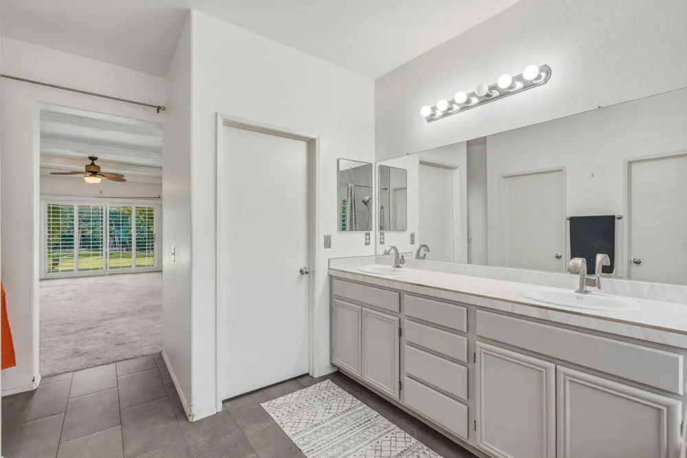 992 Mira Grande Palm Springs, CA 92262