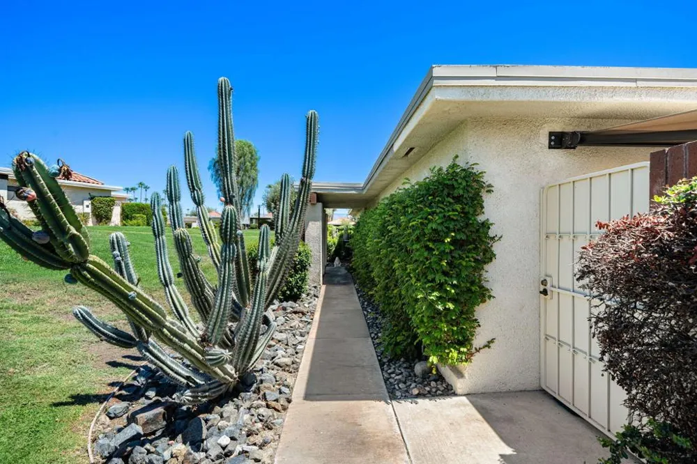 688 Vallarta Circle Palm Springs, CA 92262
