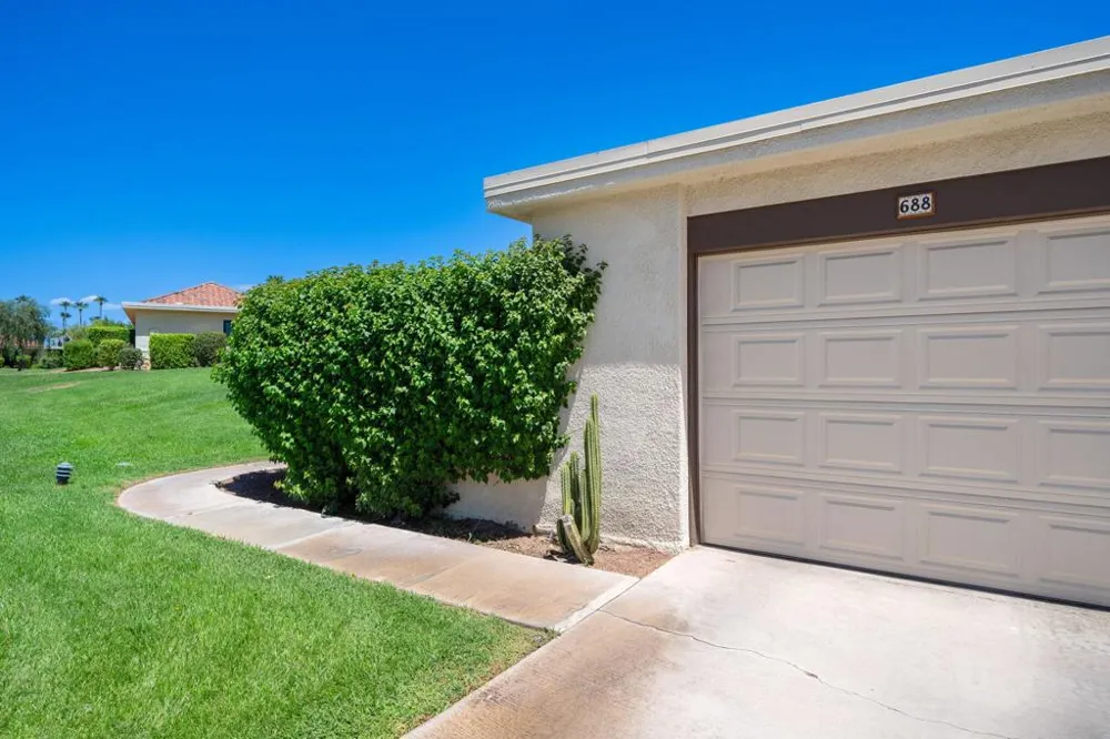 688 Vallarta Circle Palm Springs, CA 92262