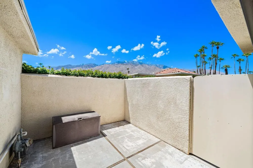 688 Vallarta Circle Palm Springs, CA 92262