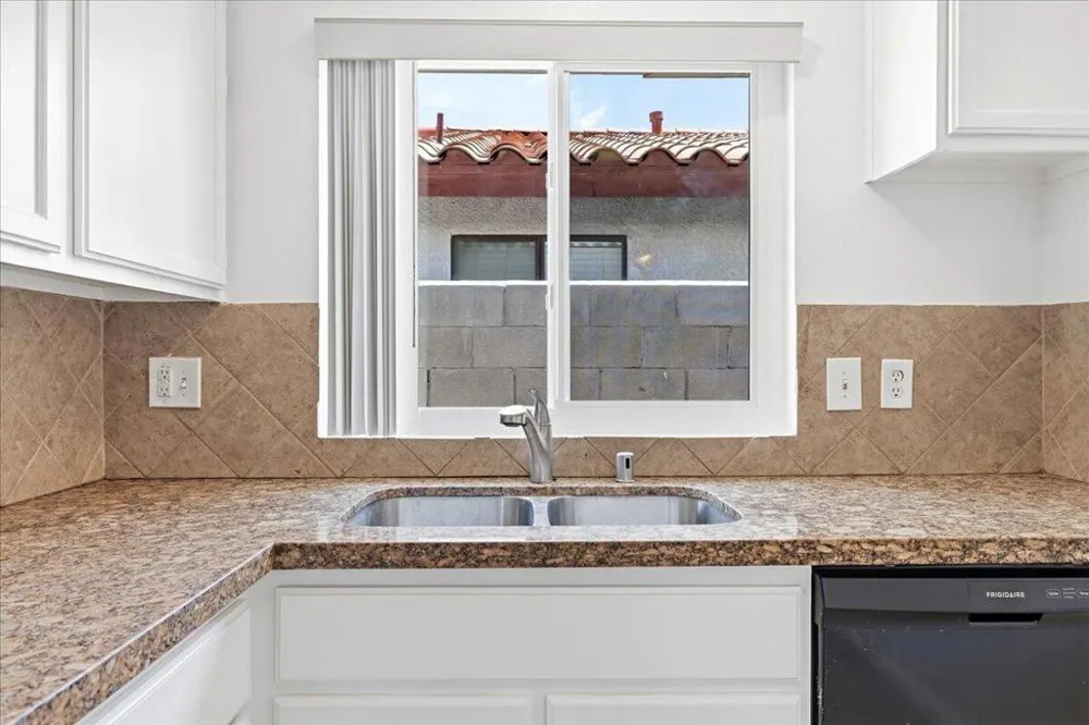 31601 Avenida Maravilla #2 Cathedral City, CA 92234