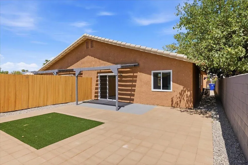 31601 Avenida Maravilla #2 Cathedral City, CA 92234