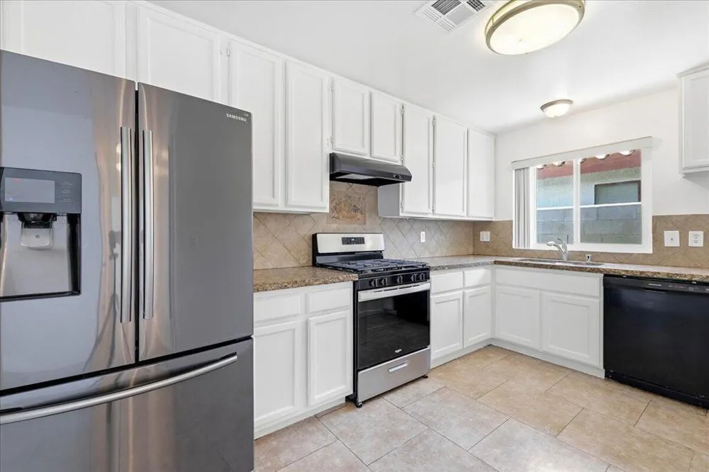 31601 Avenida Maravilla #2 Cathedral City, CA 92234