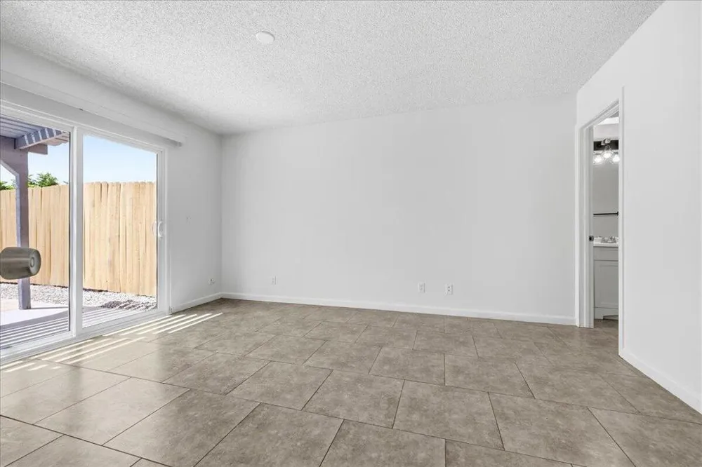31601 Avenida Maravilla #2 Cathedral City, CA 92234