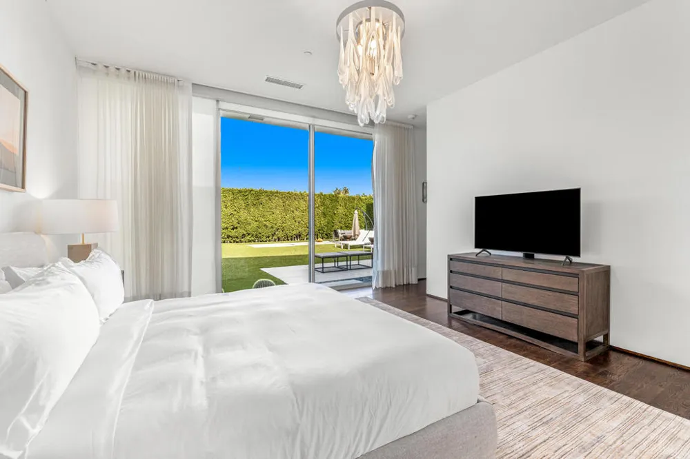 1961 S Palm Canyon Drive #A Palm Springs, CA 92264