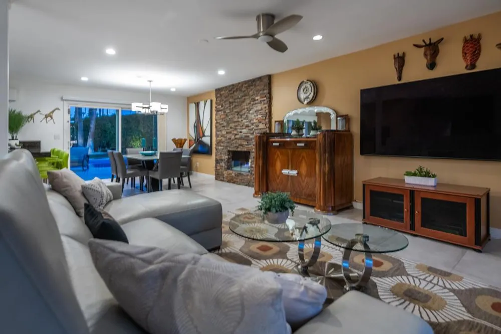 1200 S Farrell Drive Palm Springs, CA 92264