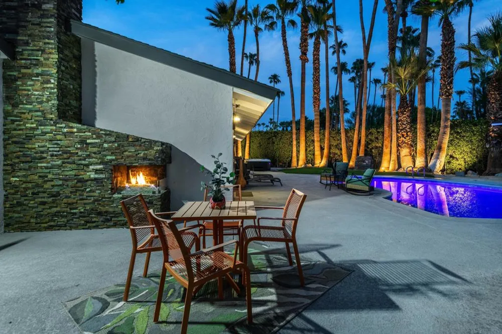 1200 S Farrell Drive Palm Springs, CA 92264