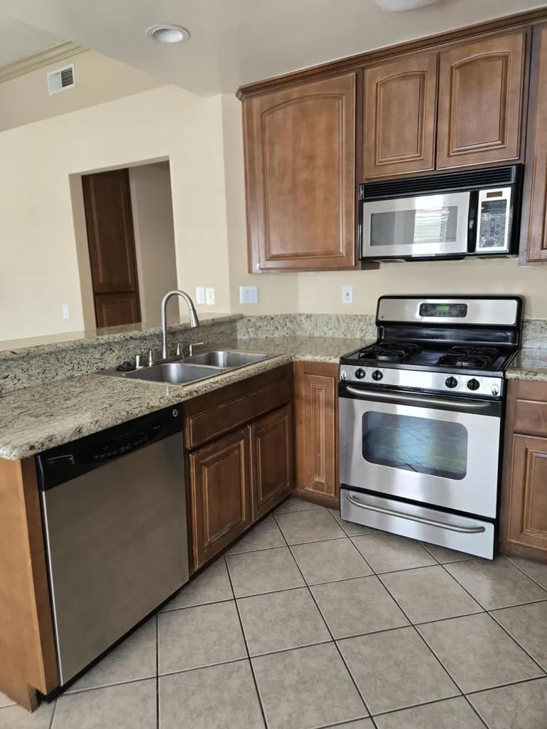 40840 Sandy Gale #D Palm Desert, CA 92211