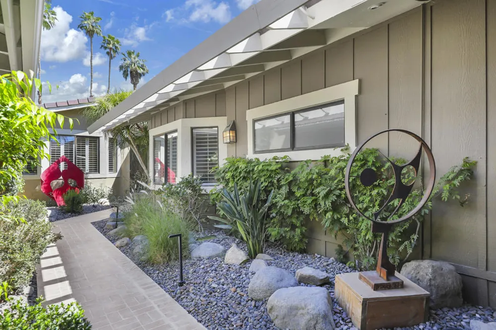 352 Red River Road Palm Desert, CA 92211
