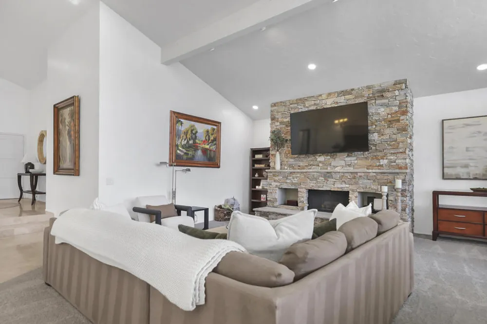 352 Red River Road Palm Desert, CA 92211