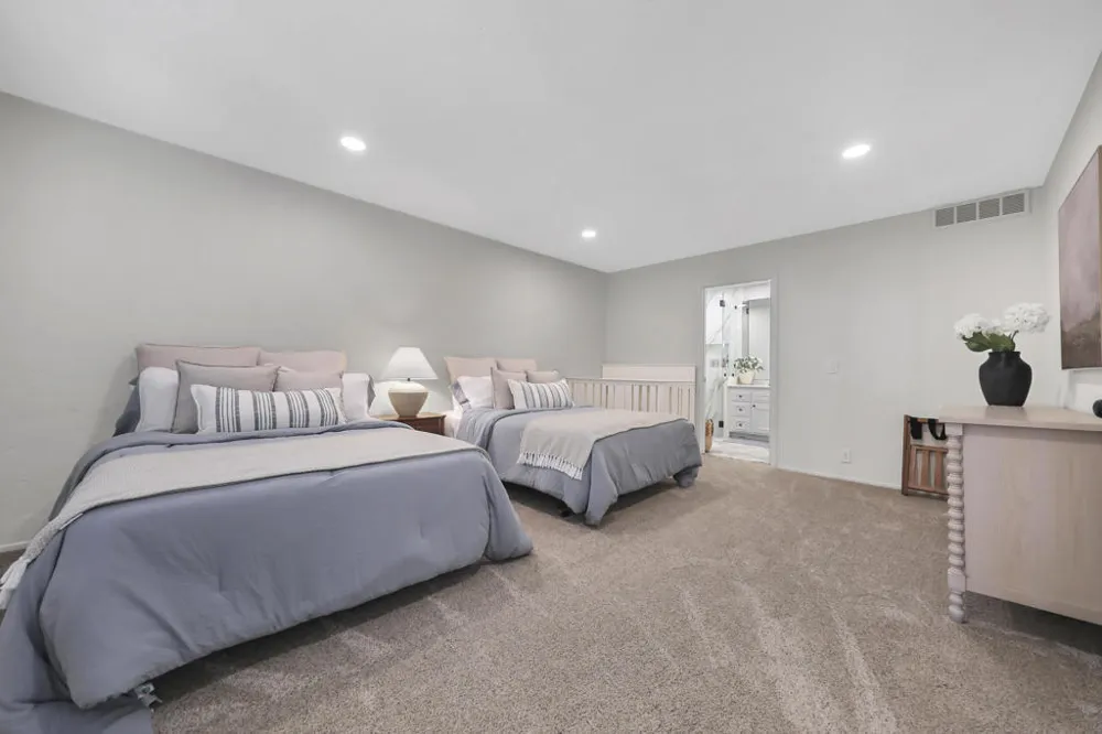 352 Red River Road Palm Desert, CA 92211