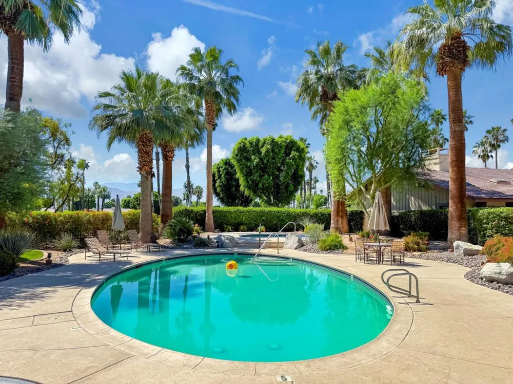 352 Red River Road Palm Desert, CA 92211