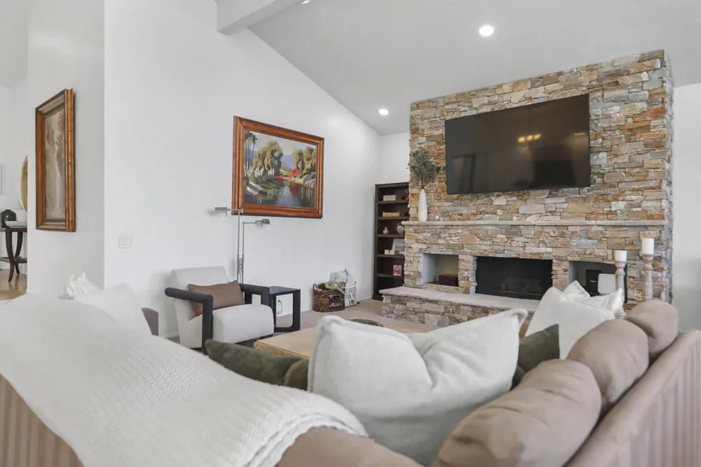 352 Red River Road Palm Desert, CA 92211