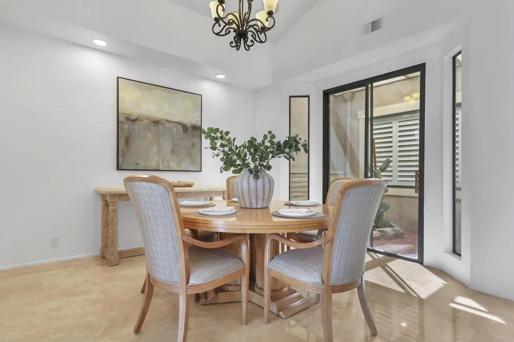 352 Red River Road Palm Desert, CA 92211