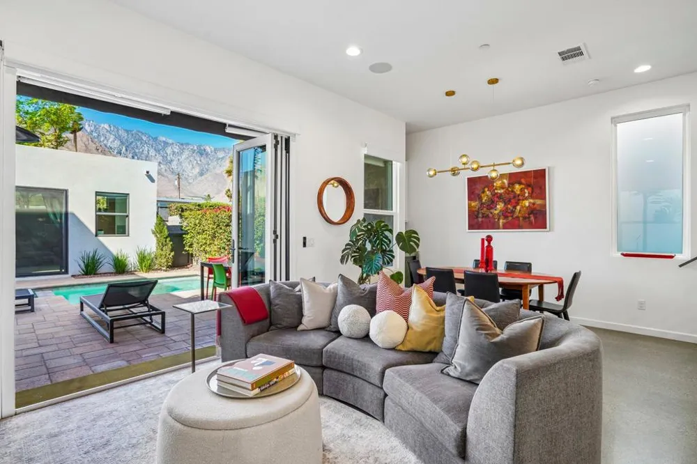 2699 Majestic Way Palm Springs, CA 92262
