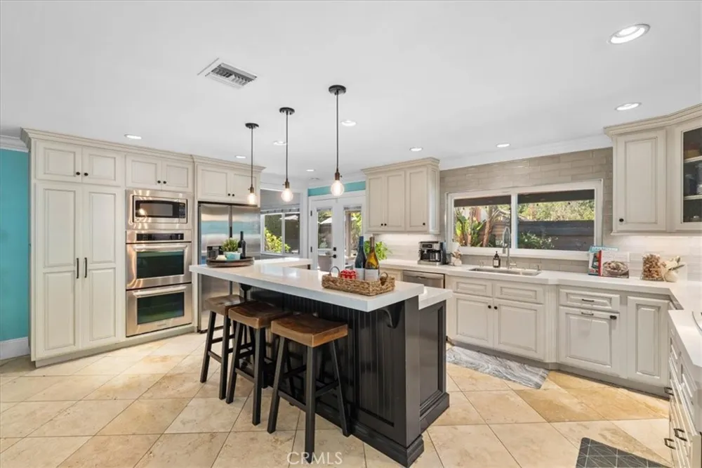 752 Capitan Thousand Oaks, CA 91320