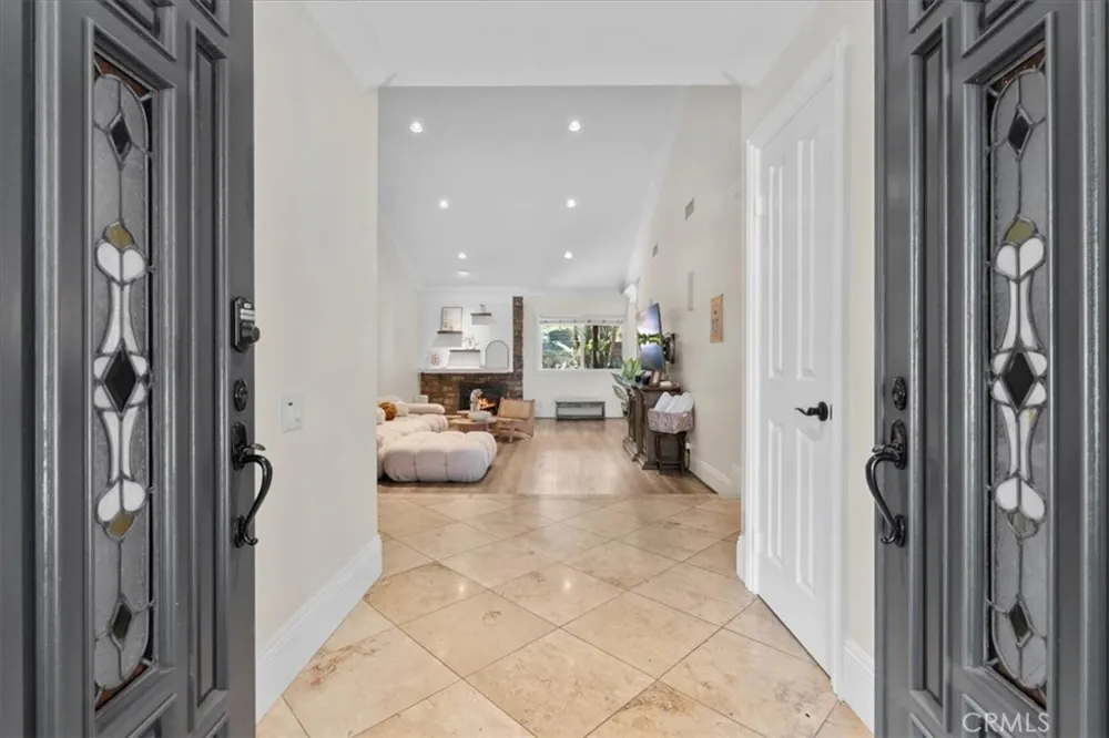 752 Capitan Thousand Oaks, CA 91320