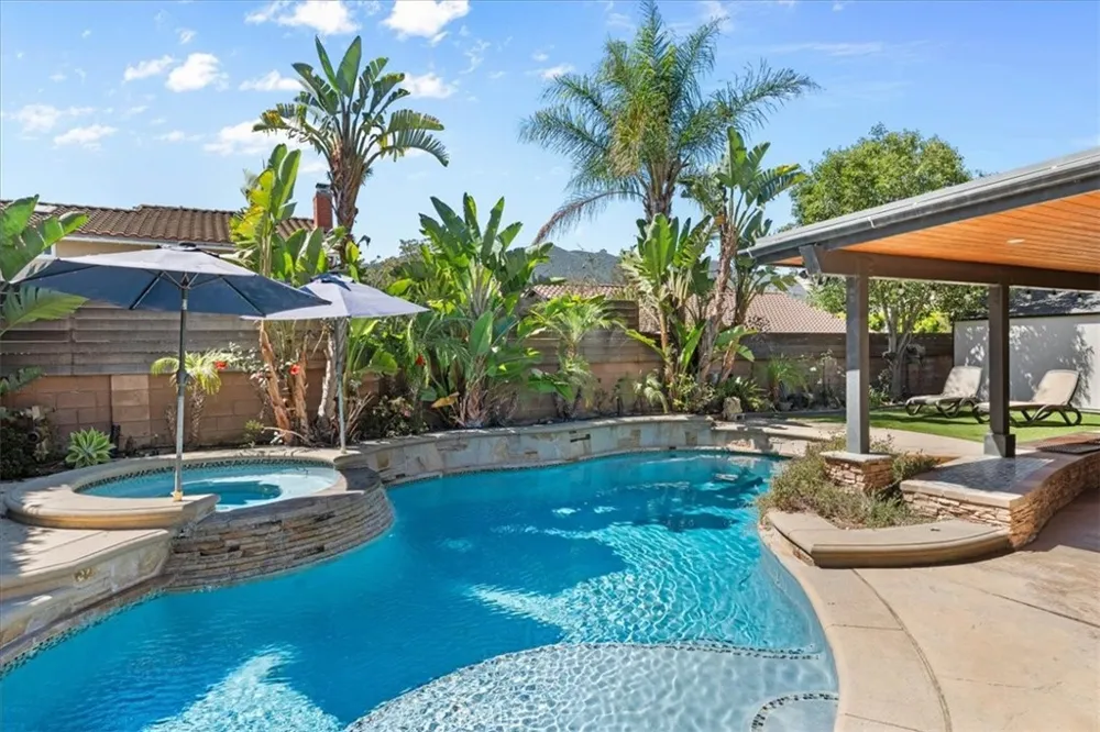 752 Capitan Thousand Oaks, CA 91320