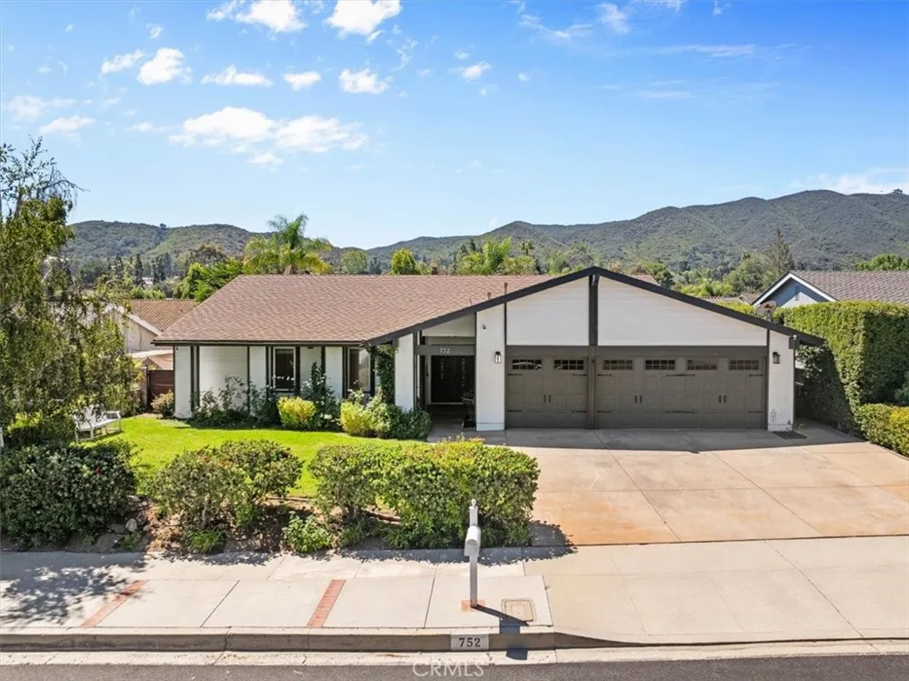 752 Capitan Thousand Oaks, CA 91320