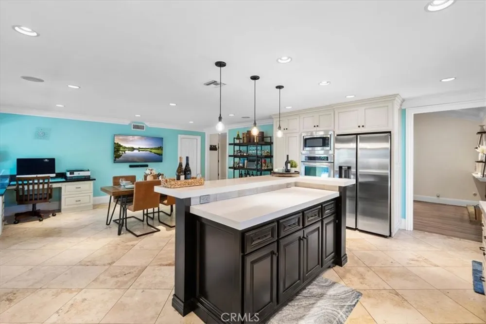 752 Capitan Thousand Oaks, CA 91320