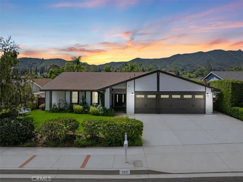 752 Capitan Thousand Oaks, CA 91320