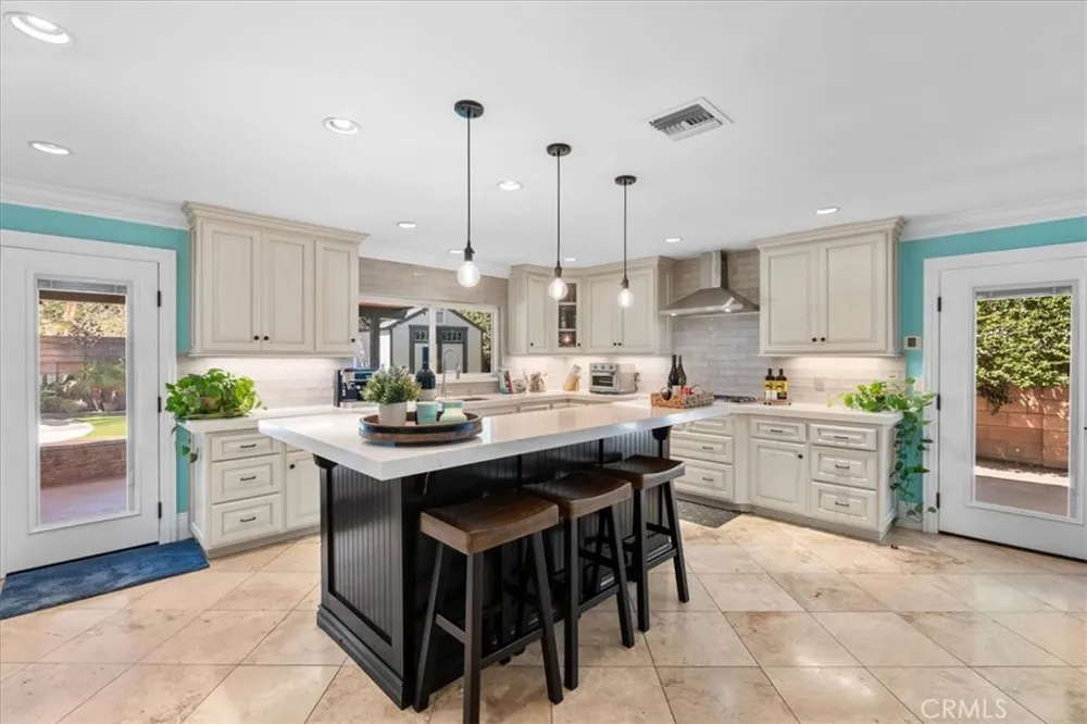 752 Capitan Thousand Oaks, CA 91320