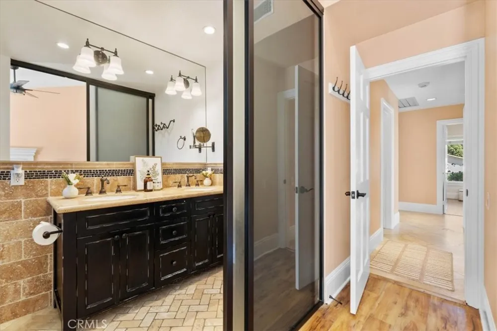 752 Capitan Thousand Oaks, CA 91320