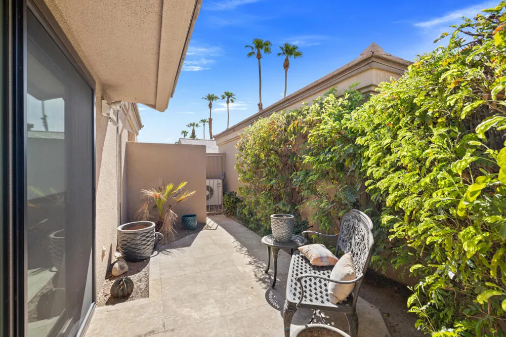 76064 Honeysuckle Drive Palm Desert, CA 92211