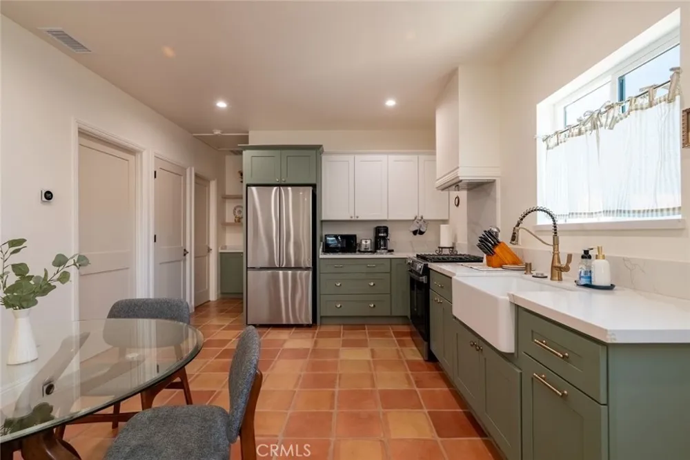 613 W Olive Monrovia, CA 91016