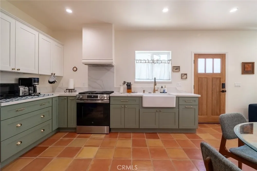613 W Olive Monrovia, CA 91016