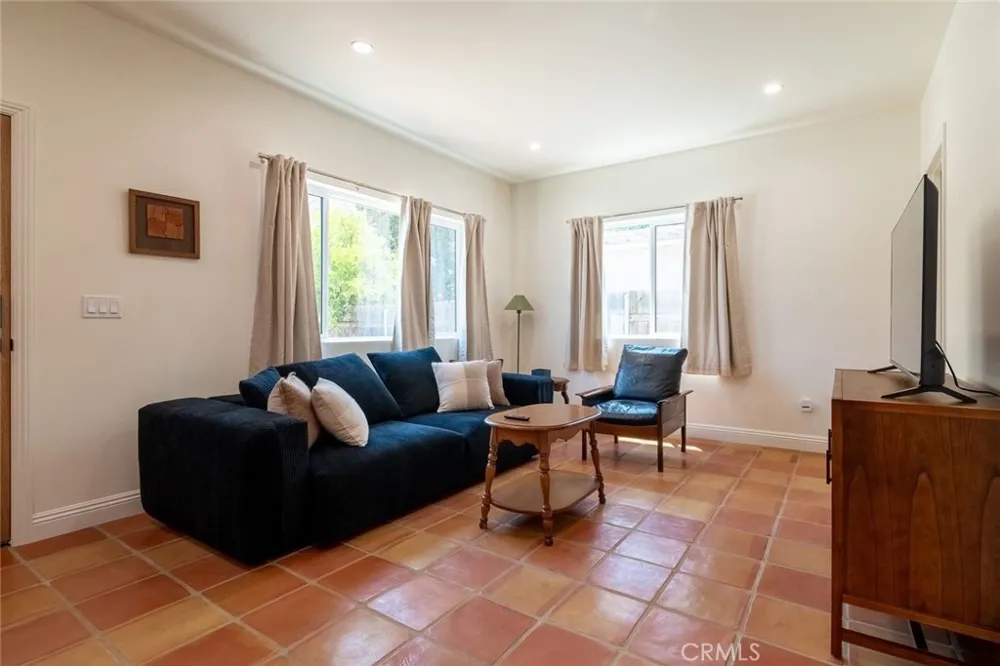 613 W Olive Monrovia, CA 91016