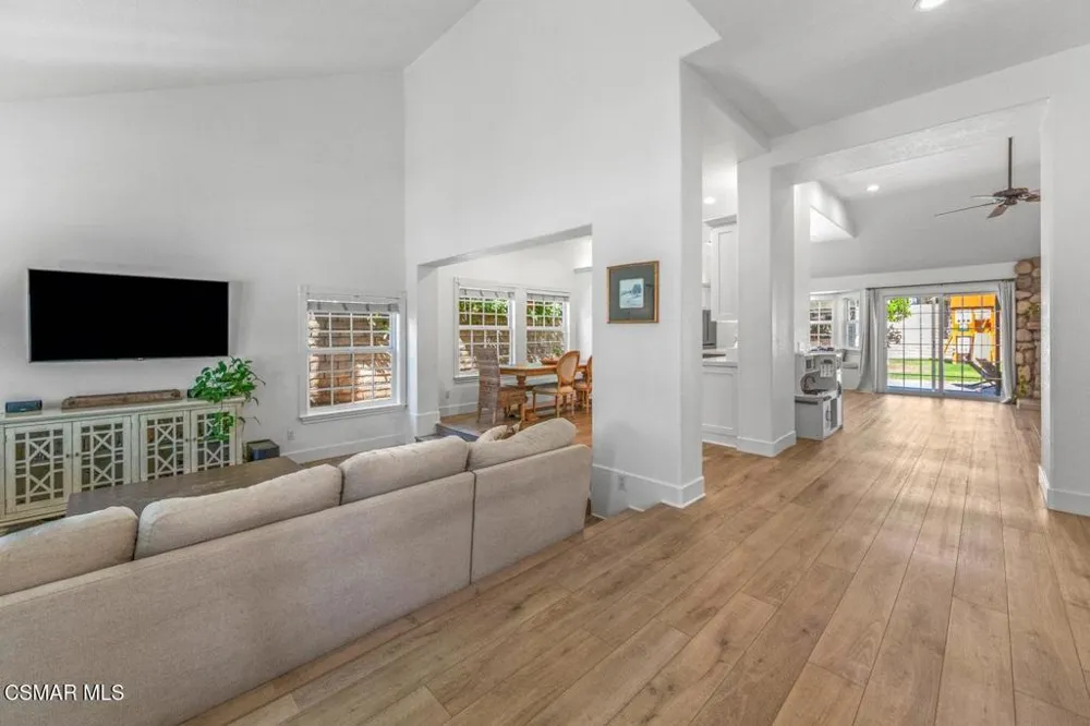 2690 Deerwood Avenue Simi Valley, CA 93065