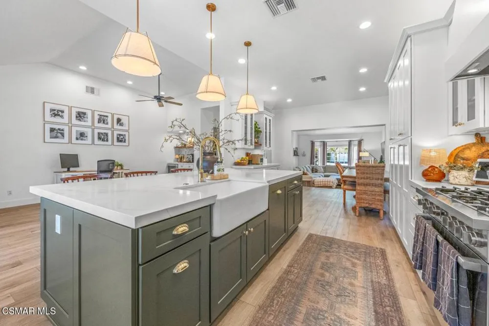 2690 Deerwood Avenue Simi Valley, CA 93065