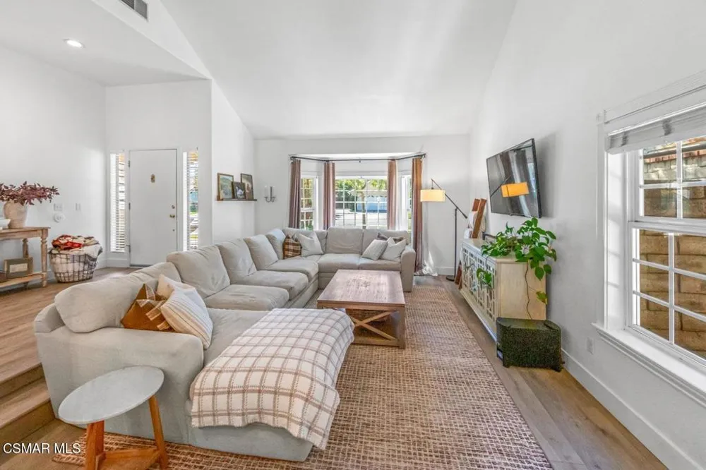 2690 Deerwood Avenue Simi Valley, CA 93065