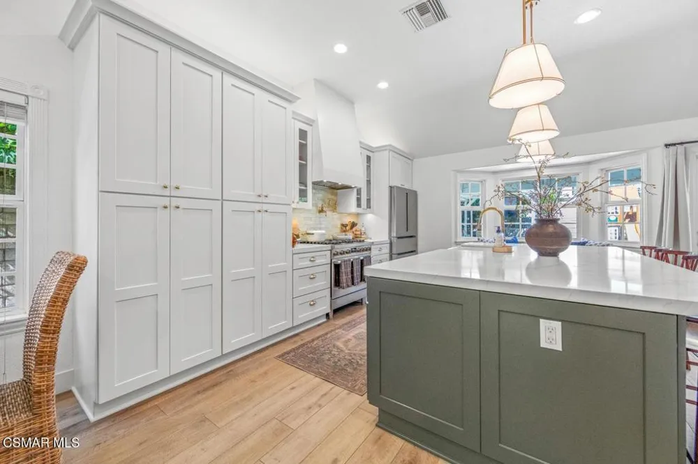 2690 Deerwood Avenue Simi Valley, CA 93065