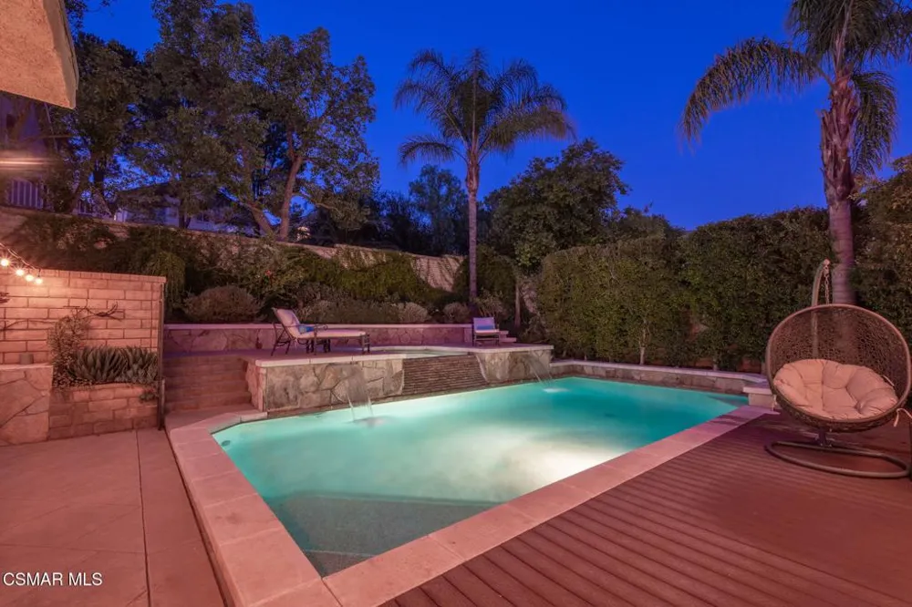 850 Ellesmere Way Oak Park, CA 91377