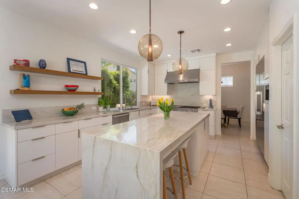 850 Ellesmere Way Oak Park, CA 91377