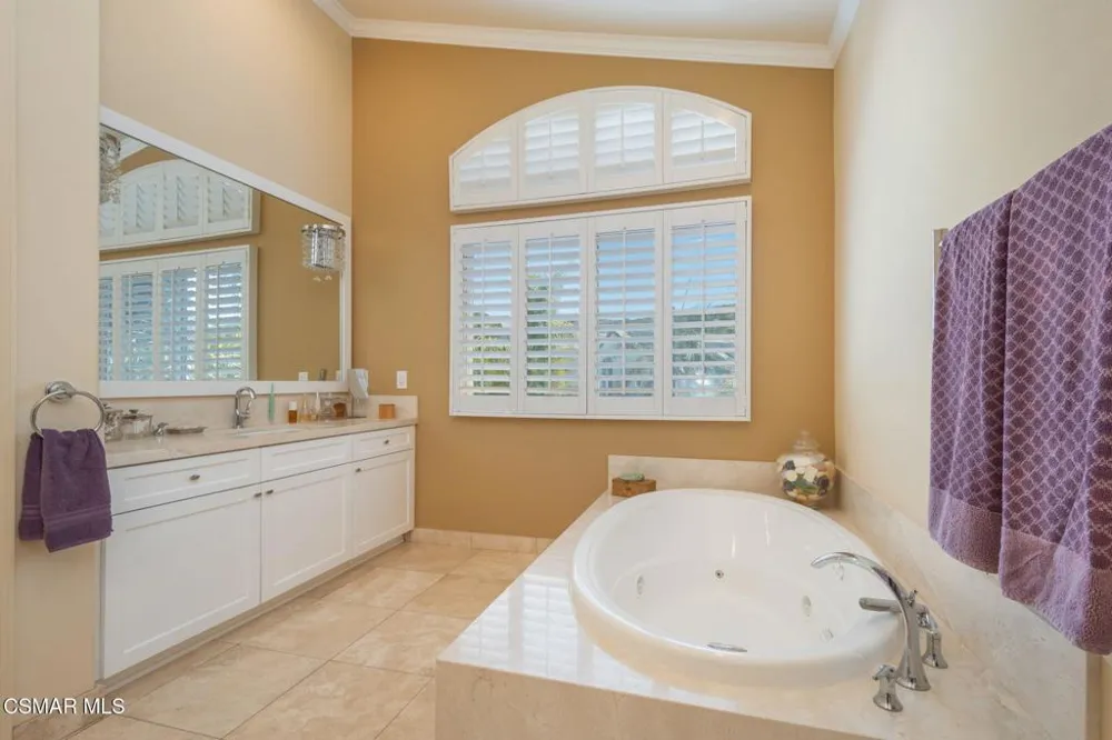 850 Ellesmere Way Oak Park, CA 91377