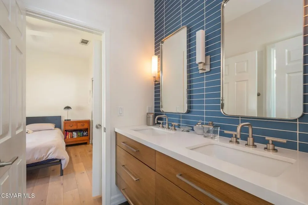 850 Ellesmere Way Oak Park, CA 91377