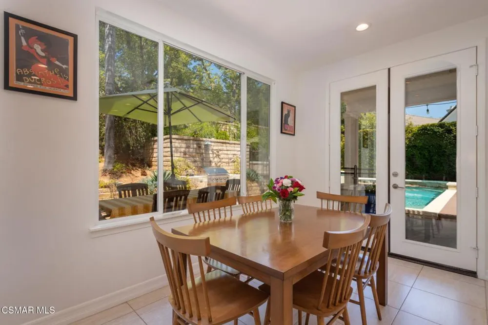 850 Ellesmere Way Oak Park, CA 91377