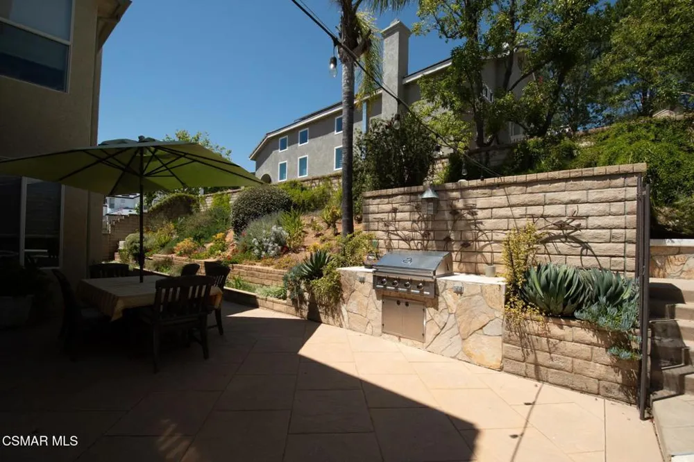 850 Ellesmere Way Oak Park, CA 91377