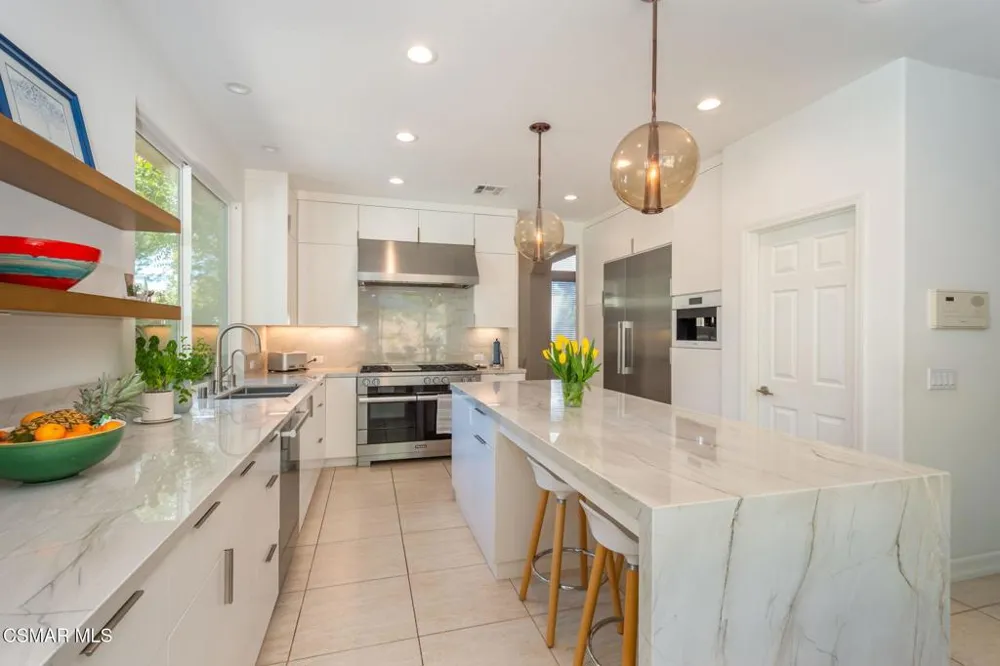 850 Ellesmere Way Oak Park, CA 91377