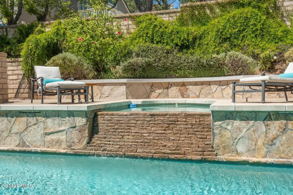 850 Ellesmere Way Oak Park, CA 91377