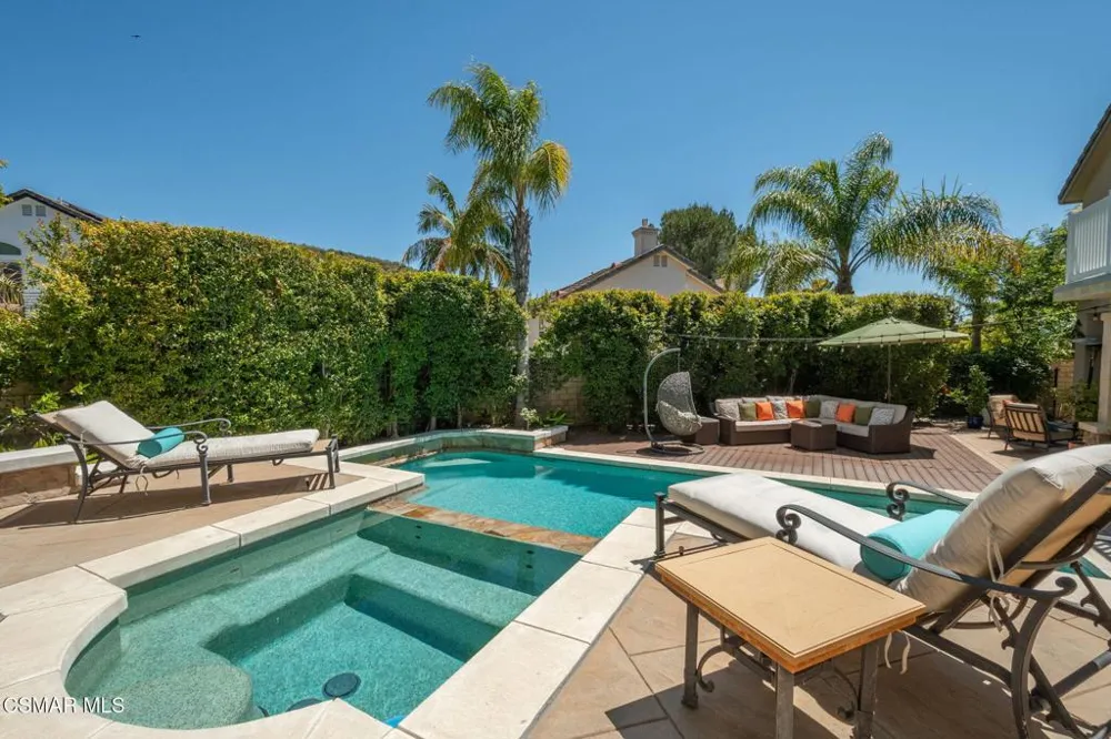 850 Ellesmere Way Oak Park, CA 91377
